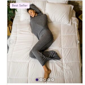 Hug Sleep‎ move Graphite Pod with foot opening and hood size small ADULT